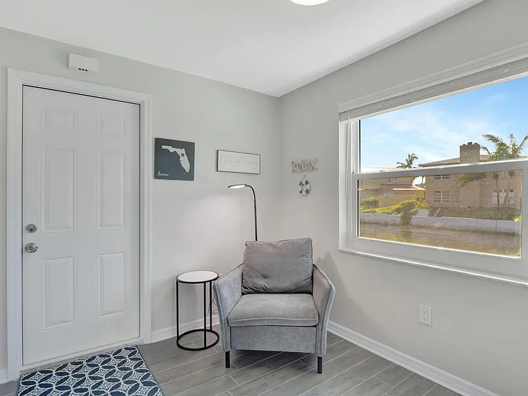 5845 Riverside Ln — Photo 9