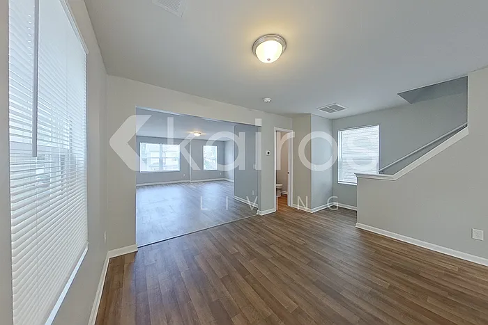 3 bed, 3.5 bath, 1901 sqft, $2,045 — Photo 4