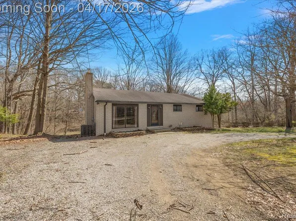 22706 Elmgrove St, Farmington Hills, MI 48336