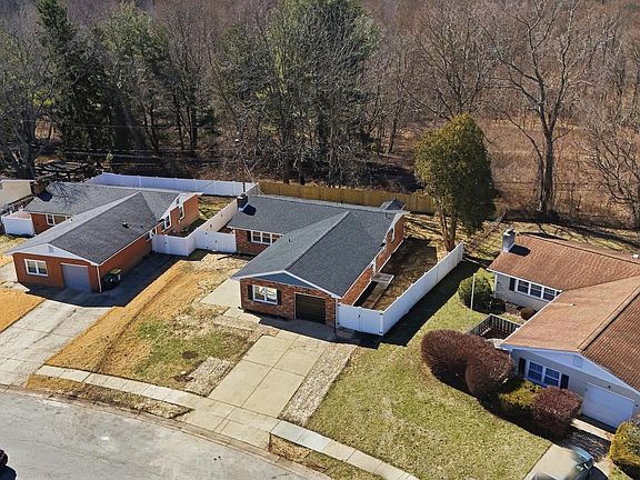 2nd image of 6 Thornhollow Rd