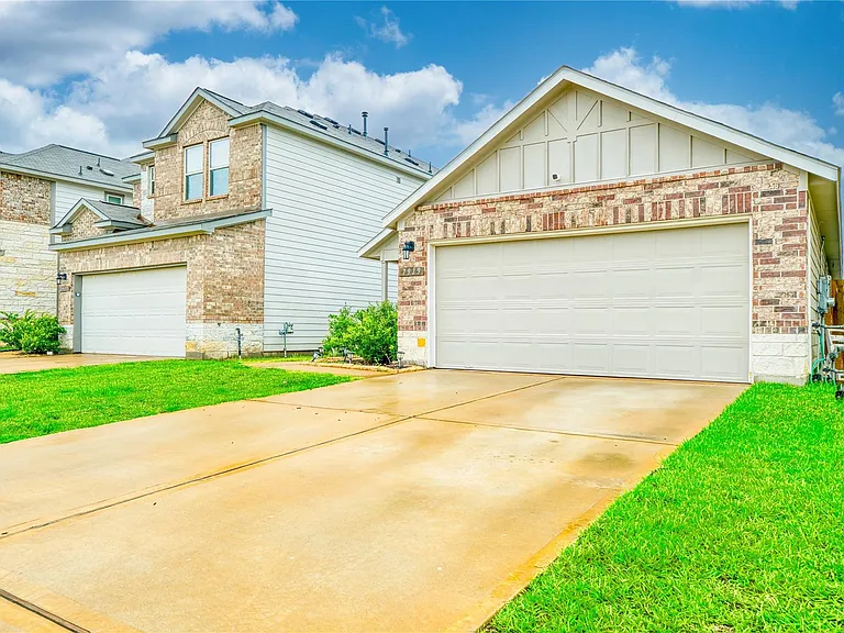7919 Cypress Country Dr — Photo 24