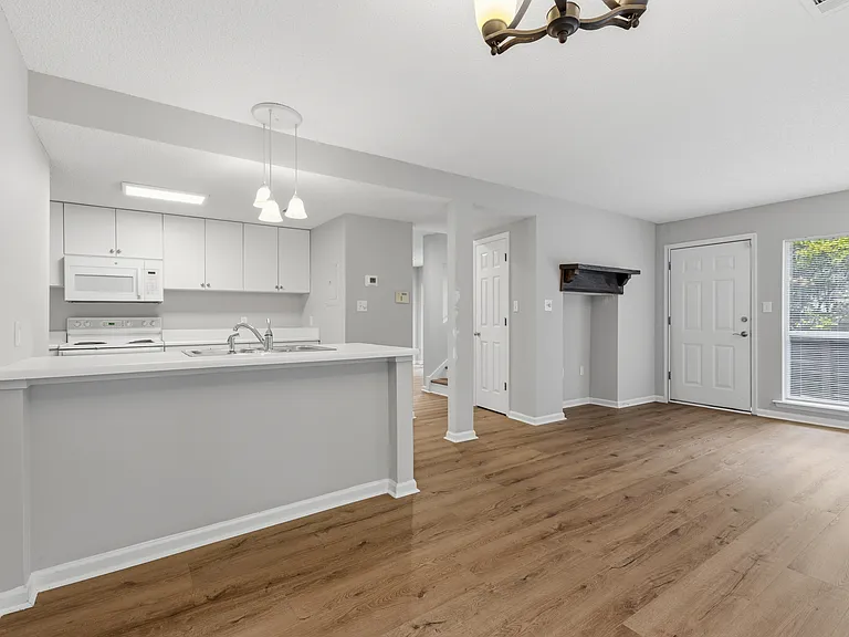 379 Butternut Dr — Photo 5