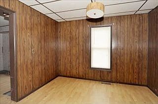 5th image of 32 Alden Ave W