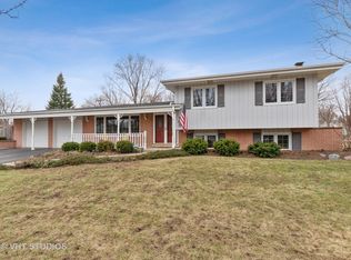 705 S Dymond Rd, Libertyville, IL 60048
