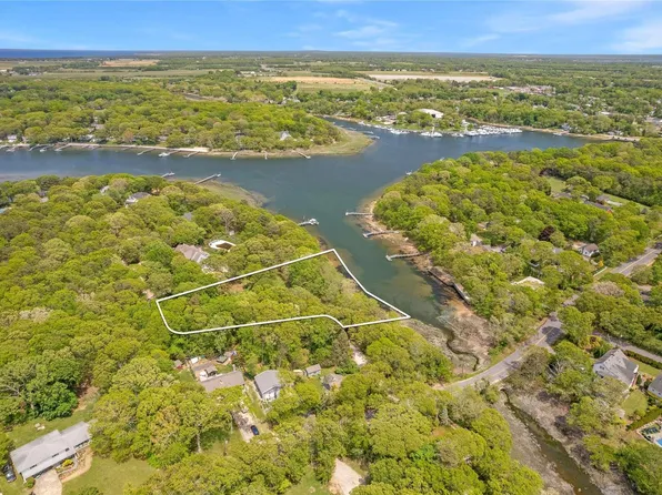 1995 Point Pleasant Road, Mattituck, NY 11952