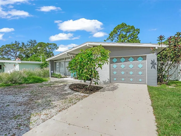 4801 Sarasota Ave — Photo 2