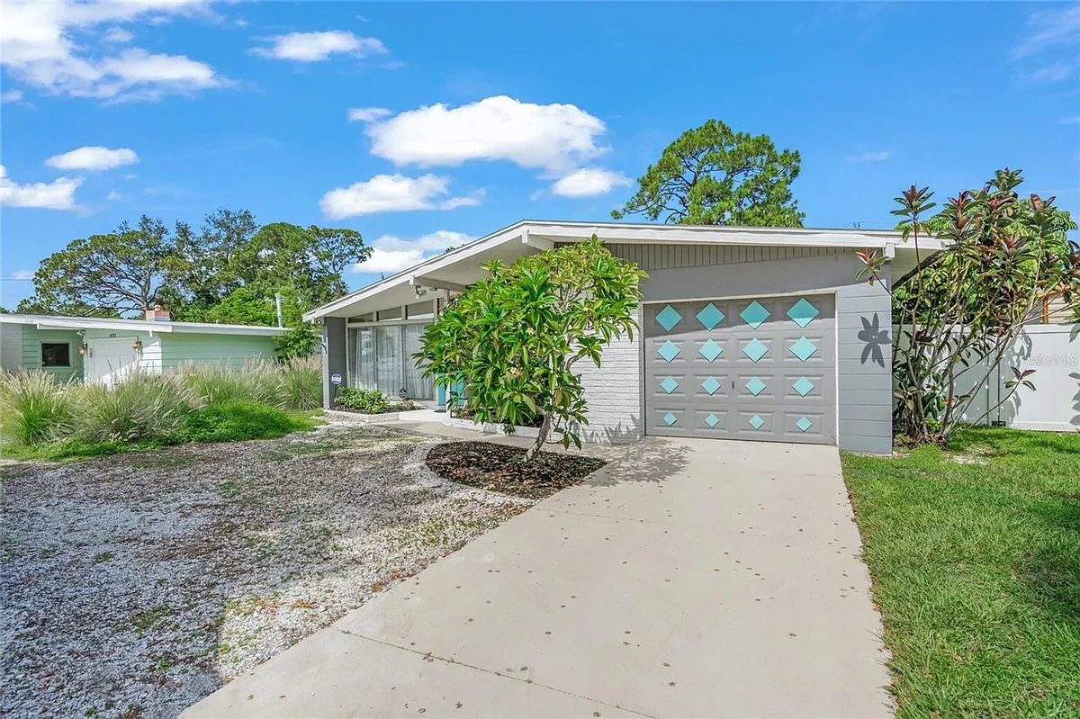 Building Photo - 4801 Sarasota Ave