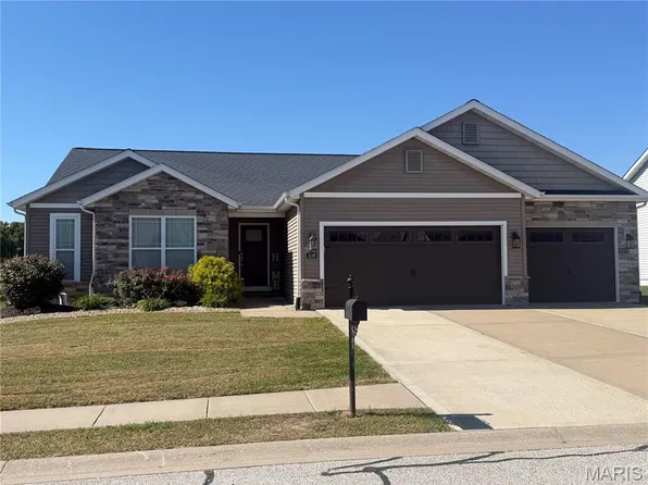 2146 Tuscany Ridge Ct, Maryville, IL 62062