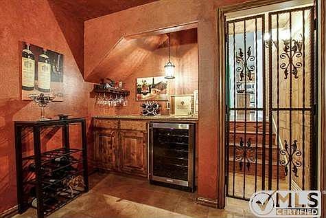 3rd image of 2571 Enclave Dr