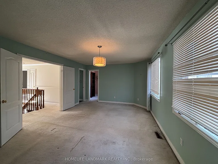 109 Carlyle Cres — Photo 12