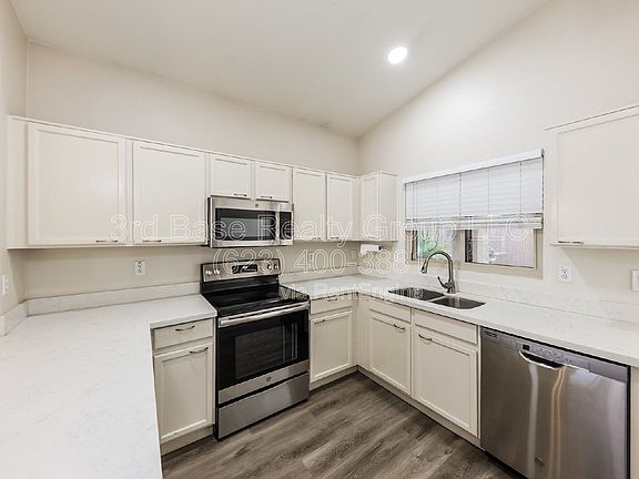 5th image of 2723 S 156th Dr