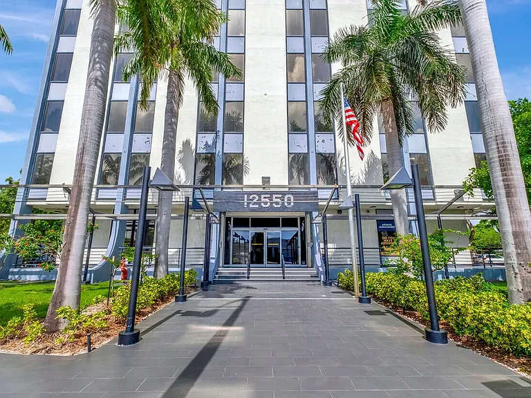 12550 Biscayne Blvd #218 — Photo 31