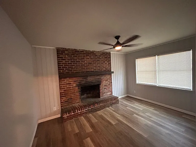 1648 Loyola Dr N — Photo 3