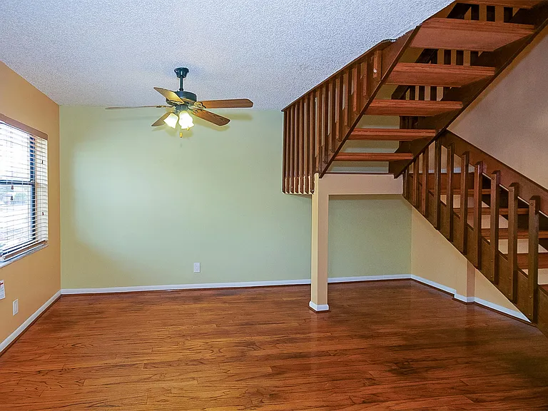 5170 Tennis Ln — Photo 2