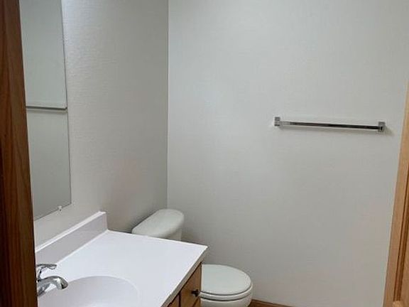 5th image of 2400-2418 Hillcrest Dr #2408
