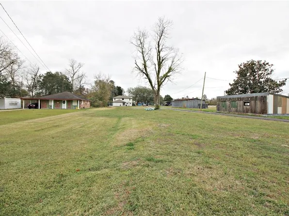 102 Oak Alley Ct, Belle Chasse, LA 70037