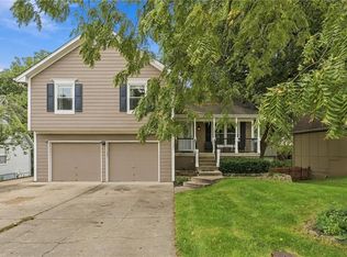 1337 NE Foxwood Dr, Lees Summit, MO 64086