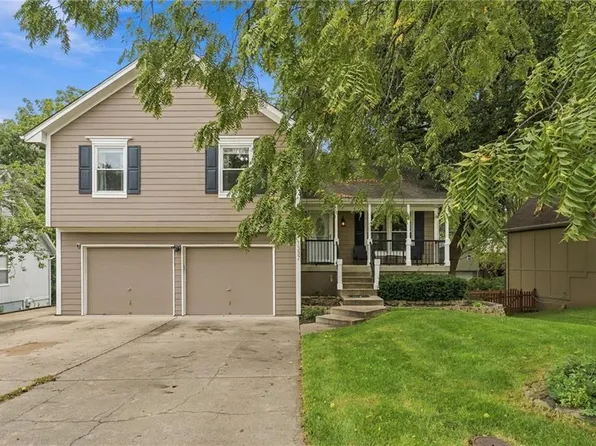 1337 NE Foxwood Dr, Lees Summit, MO 64086