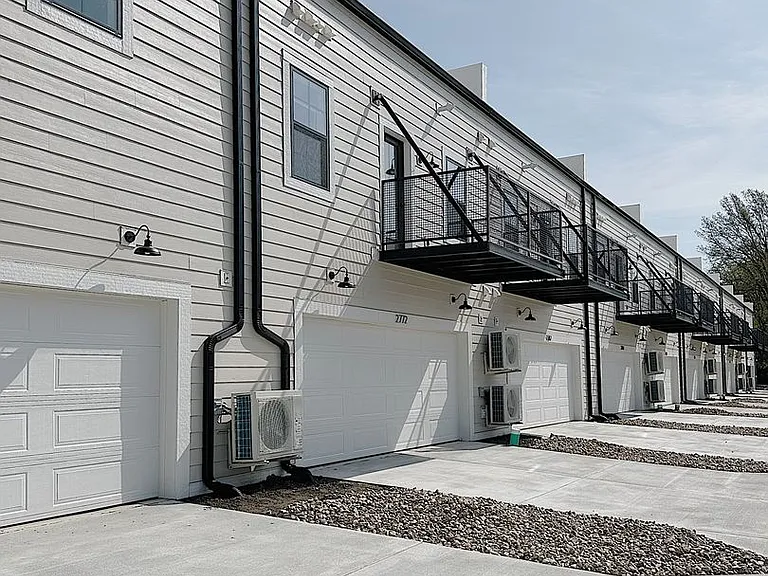 West Heights- BLGD 7 — Photo 1