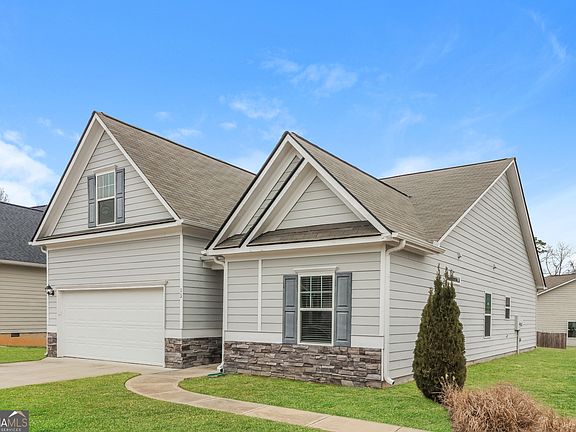 3rd image of 13 Applewood Dr NE