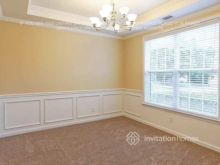 940 Island Bluff Ln — Photo 4