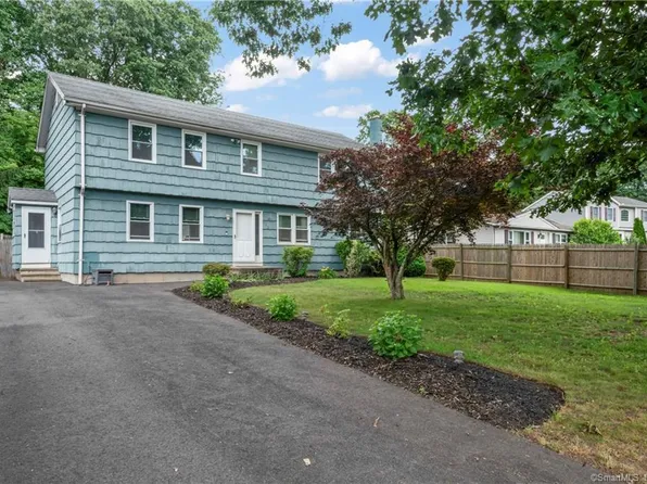 424 Roosevelt Drive, Oxford, CT 06478