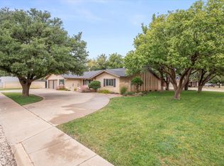 103 Baylor Ln, Levelland, TX 79336