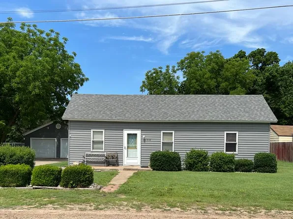 1310 Fairbanks St, Ellsworth, KS 67439
