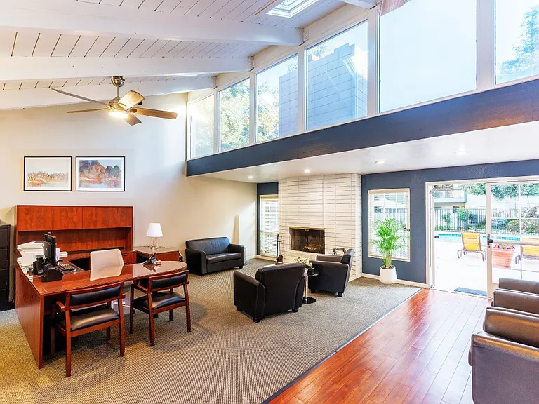 Redwood Plaza Apartments — Photo 6