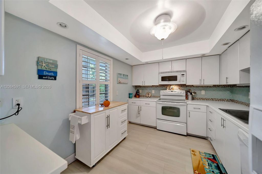 3980 Oaks Clubhouse Dr APT 409, photo 6