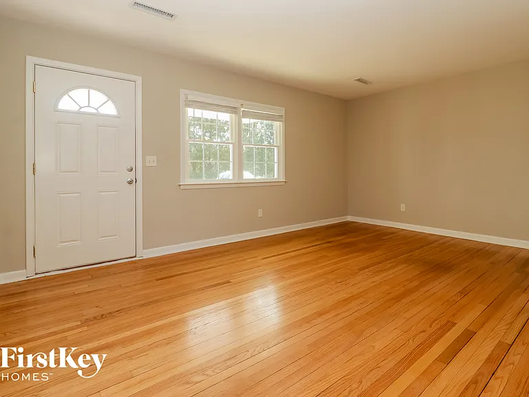 1448 Manor Blvd — Photo 2