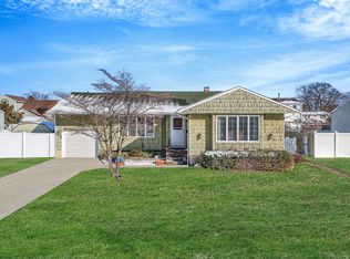 543 Dewitt Ave, North Babylon, NY 11703