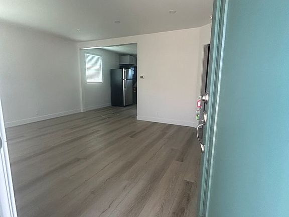 2nd image of 1072-1074 W 7th St #1072