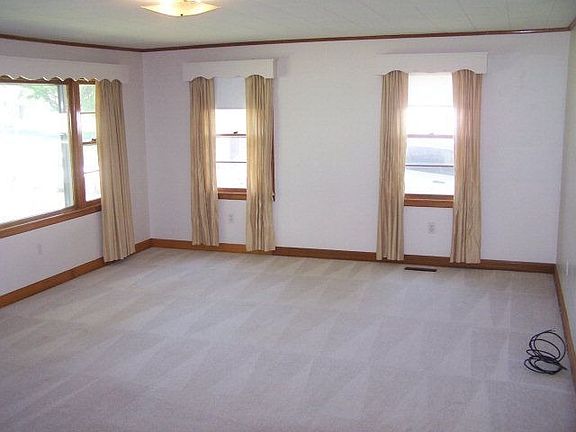 3rd image of 507 Bare St