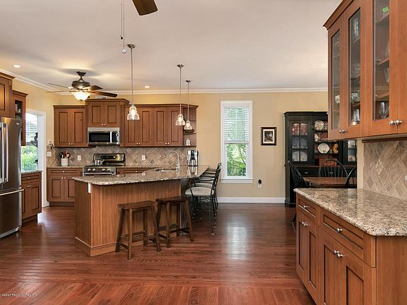 4th image of 1216 Magnolia Ave