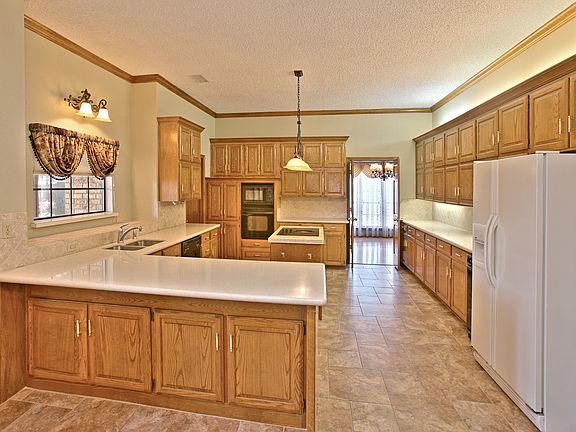 4th image of 3916 Windview Dr
