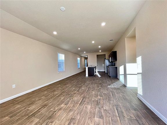 5th image of 2917 Maryanne Ln