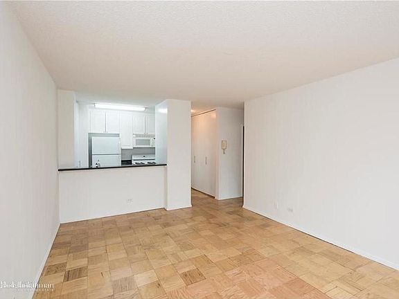 3rd image of 230 W 55th St APT 3E