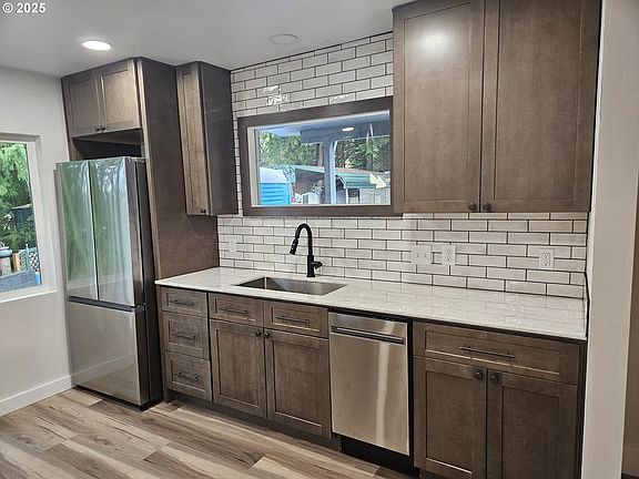 4th image of 1162 E 1st Pl
