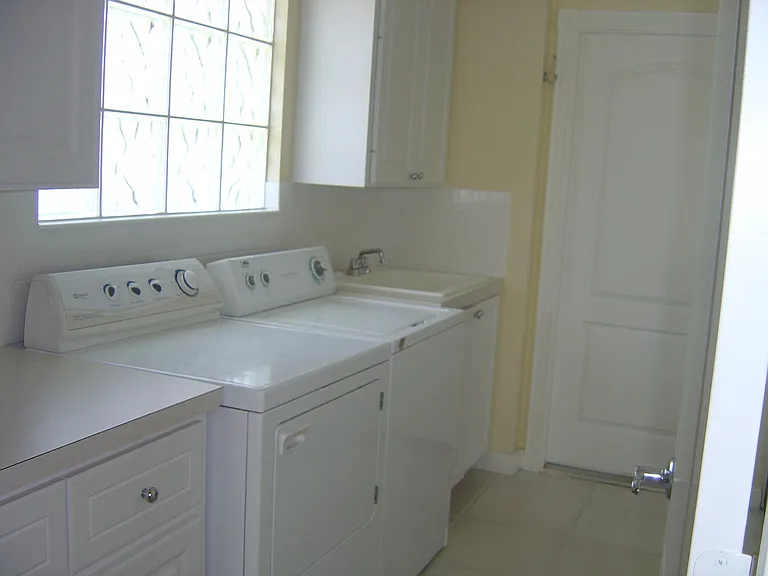 7615 Camminare Dr — Photo 11