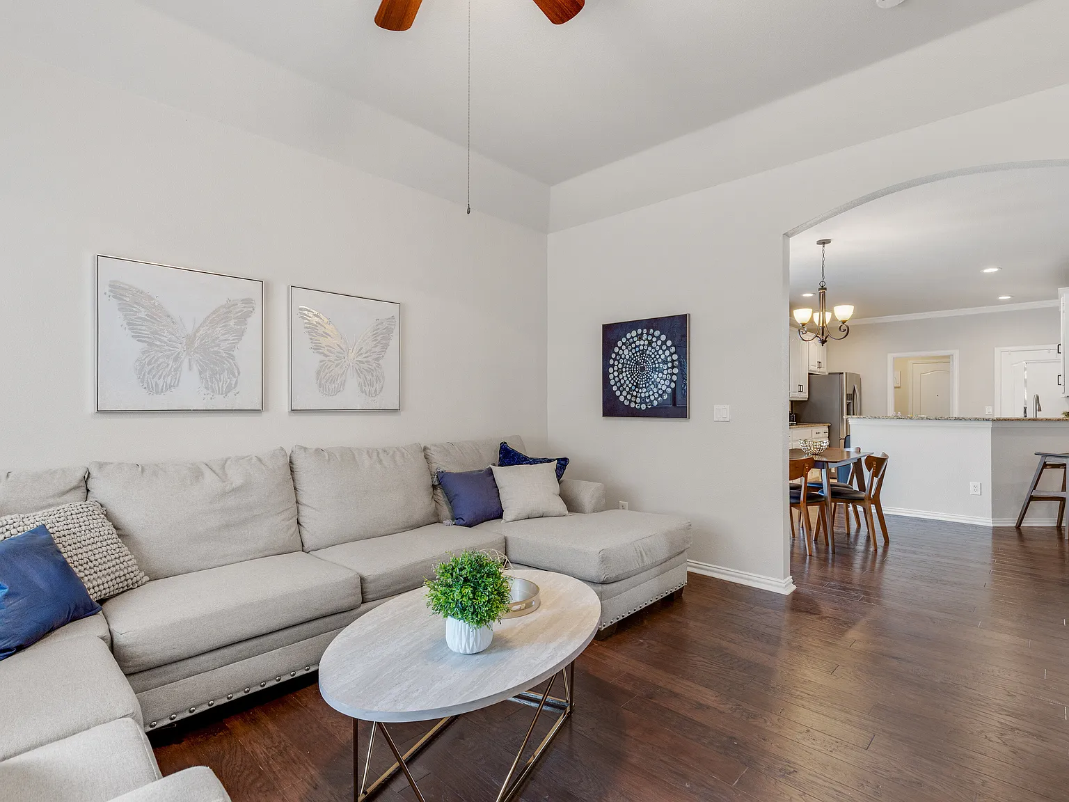4 bed, 2.5 bath, 2506 sqft, $8,586 — Photo 4