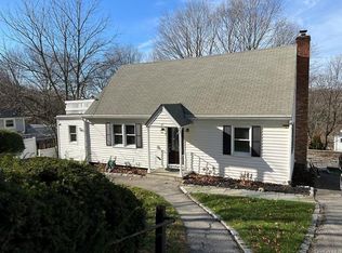 27 Cottage Ter, Bedford Hills, NY 10507