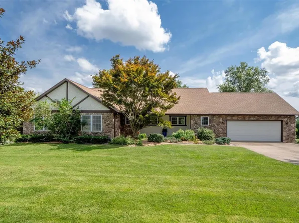18 Phillips Ln, Shiloh, IL 62221