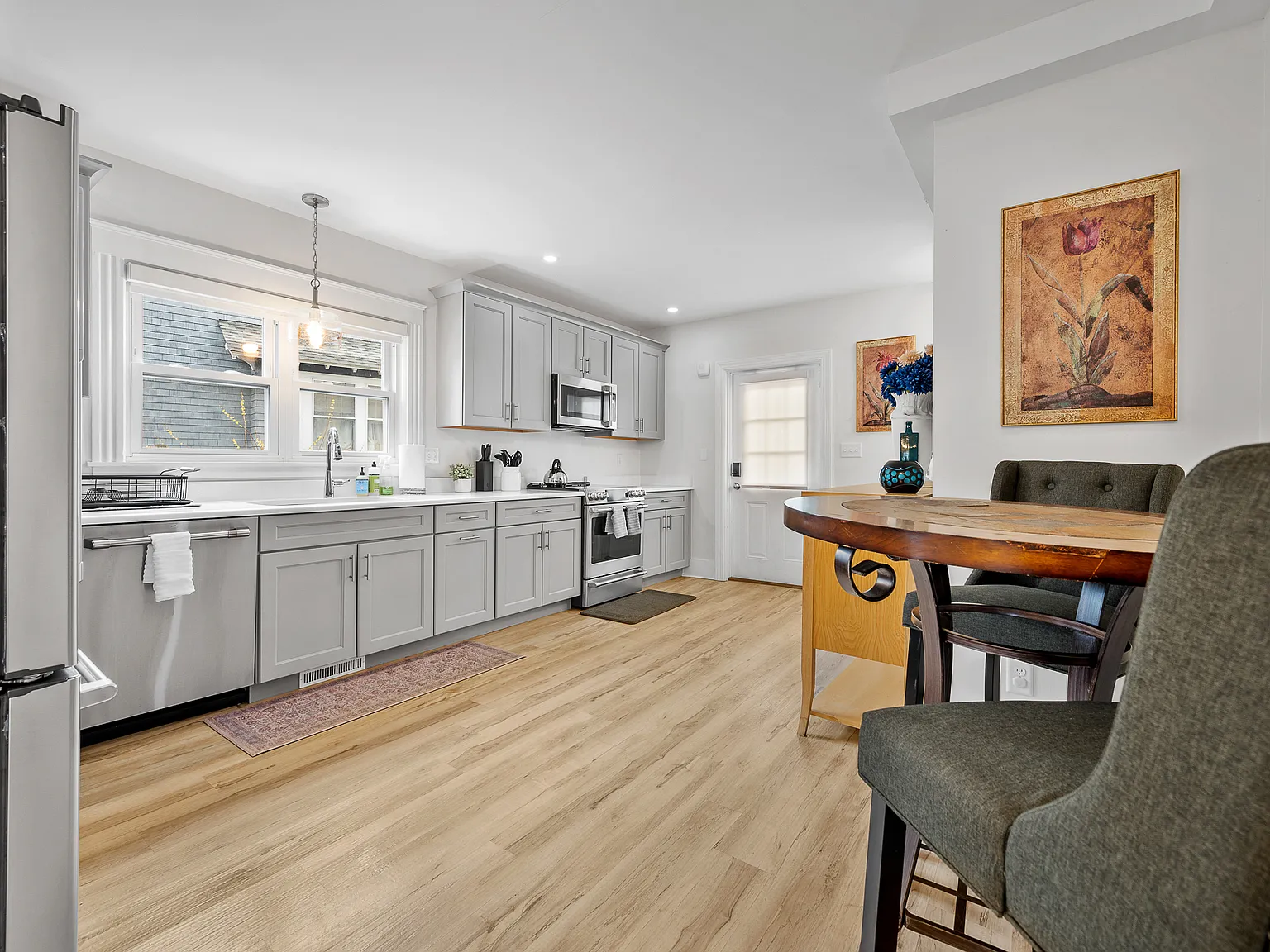 2 bed, $3,950 — Photo 2