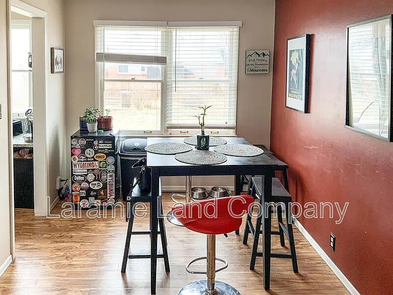 1011 W Curtis St — Photo 6