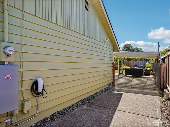 4th image of 4020 N Vassault Street