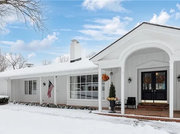 801 E Red Rd, Independence, MO 64055