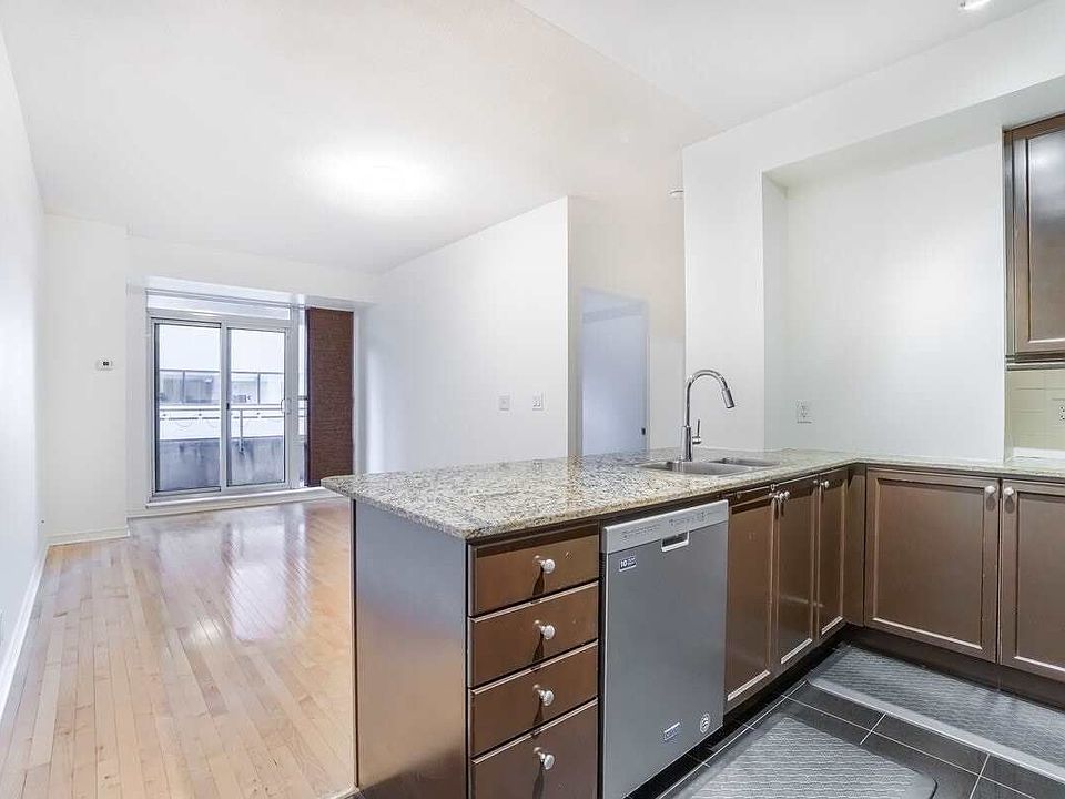 1st image of 736 Spadina Ave #403