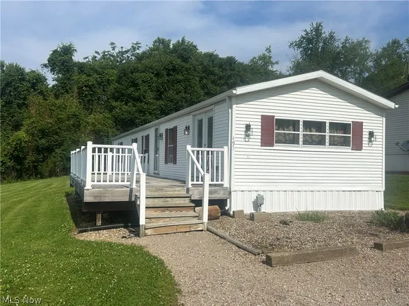 495 Pleasant Grove Cir, Zanesville, OH 43701