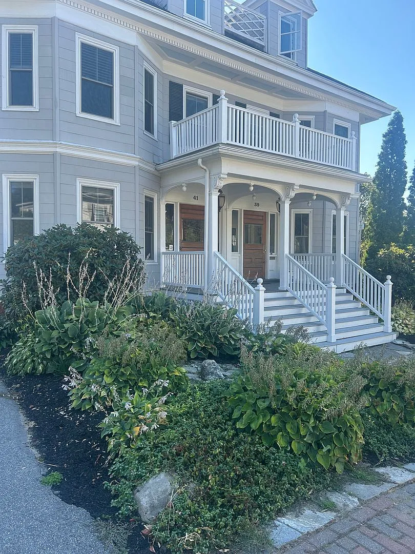 Beautiful 3BR/1.5BA Home Available October 1st Great Residential Location!! — Photo 1